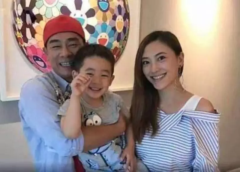 陳冠希應采兒照片流出,陳小春稱不在意,網友:你也不是好人