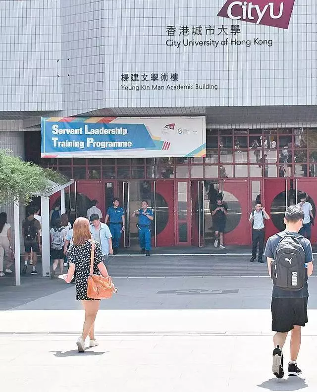 TVB上位小花棄幕前讀法律,沒壓力下心寬體胖長腿變粗腿
