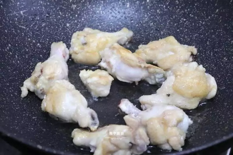 雞腿的新做法,香嫩多汁又入味,大家一定要試試,讓你越啃越上癮