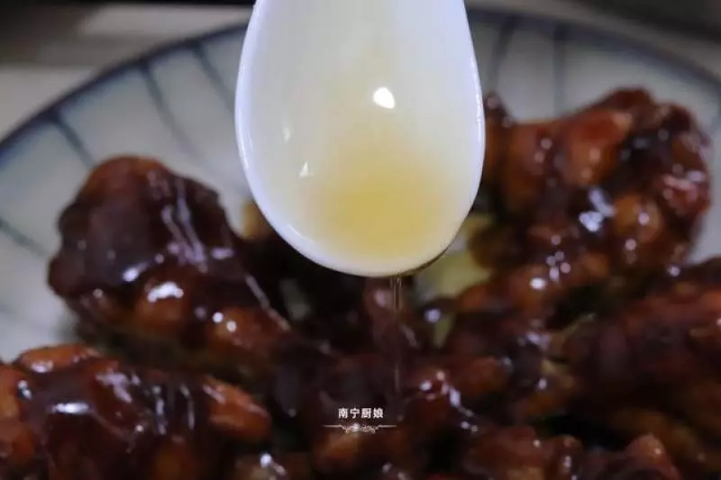 雞腿的新做法,香嫩多汁又入味,大家一定要試試,讓你越啃越上癮