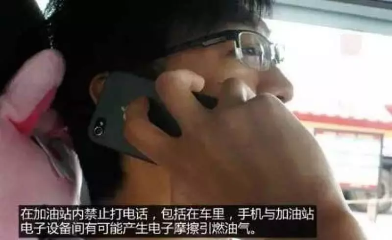 大馬這位妹子你火了在油站你還敢這樣做?網友:害人害己,簡直無腦~
