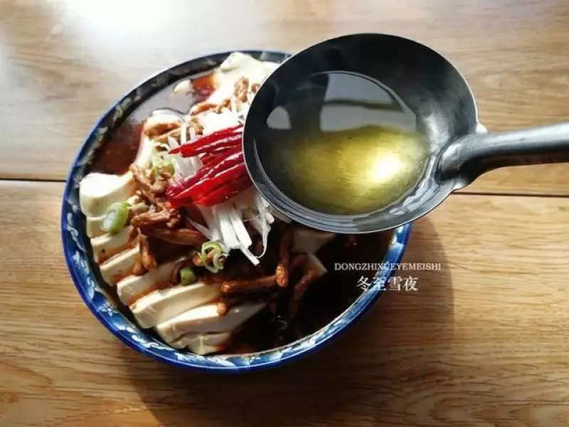 這個豆腐的做法,你一定沒吃過,又香又嫩,做法特簡單一看就會