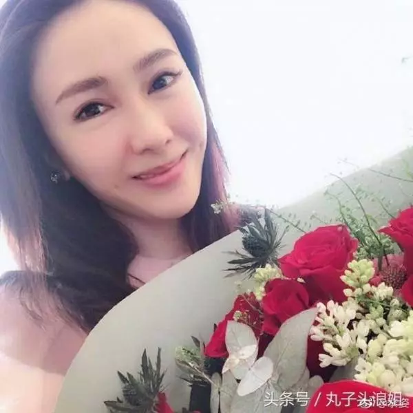 看到黎姿曬三個女兒的照片,感嘆「父親基因」太強大,女兒長相連女神都救不回 -