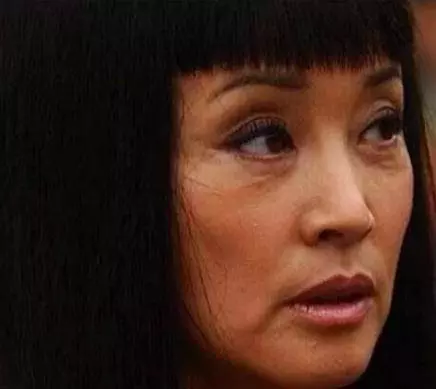 卸下妝容便無人認識的七位女星,她最奇怪,網友:素顏真的沒我老婆好看 -
