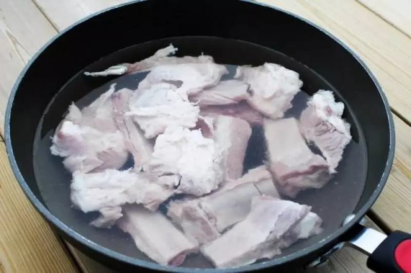 燒排骨別只知道焯水去異味,還有更好的方法這3步做好,肉肉更香