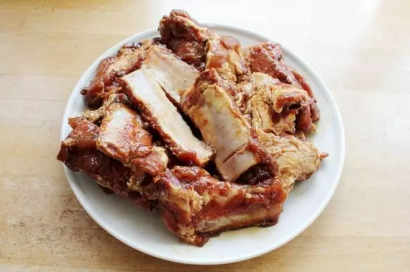 燒排骨別只知道焯水去異味,還有更好的方法這3步做好,肉肉更香