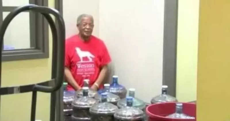 老人40年存了20飲水桶硬幣,拿到銀行兌換,才知道自己發財了
