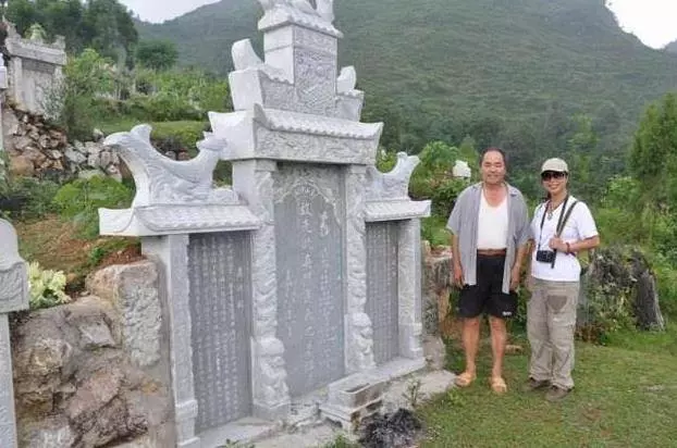 村民祭祖時,發現特別墳墓,墓碑怪異,專家鑒定後有驚人發現