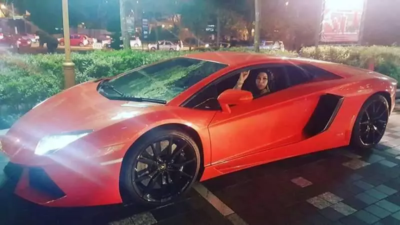 她當了12年怡保培南華小的老師,毅然辭職,用1萬令吉創業,如今擁有17棟別墅20輛豪車發家致富只靠它