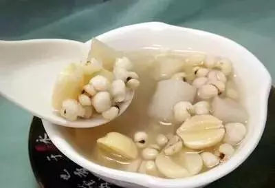 睡前這樣躺10分鐘,等於跑步1小時,小腹平了、腰細了!