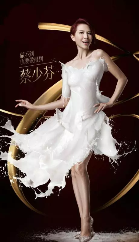 女星「一絲不掛」穿上牛奶裙,身材顯露無疑,趙麗穎讓人驚艷
