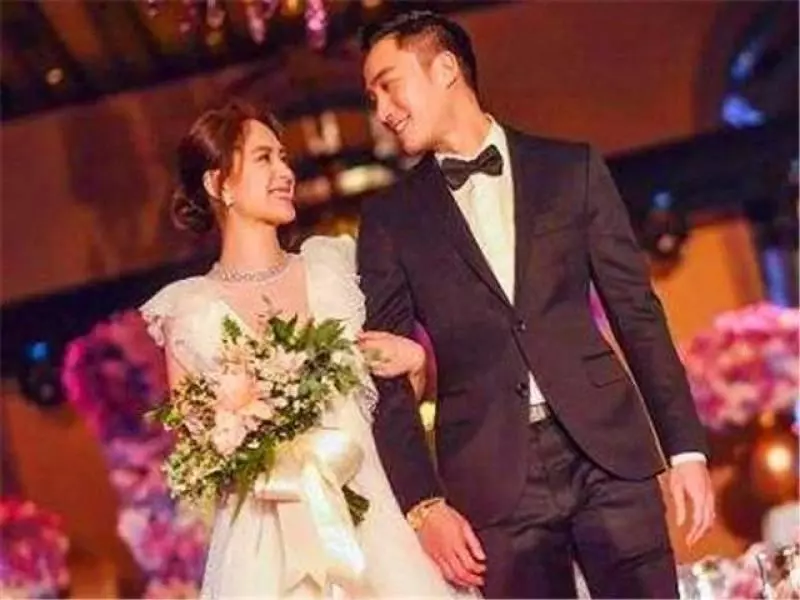 阿嬌終於苦盡甘來,與愛人浪漫倫敦旅行,滿臉笑容孕味十足