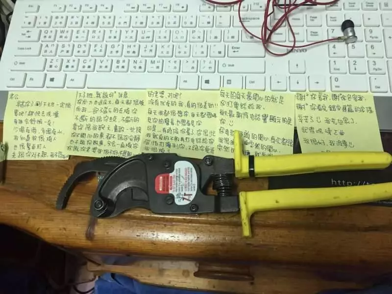 「我能不娶嗎?」 水電工忙到數周只能見一次面而已 女友留5張紙條讓他哭了