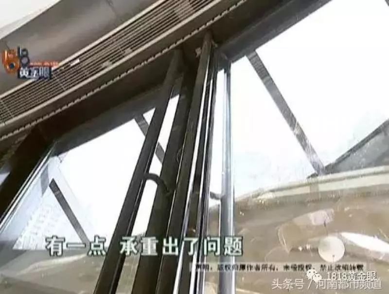 杭州女子逛街耳朵差點被砸掉縫了16針,感音神經性聾,咋賠?