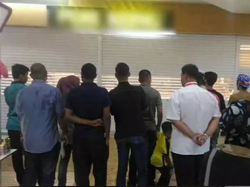 4匪闖金店,開一槍搶走大批金飾!內附視頻!