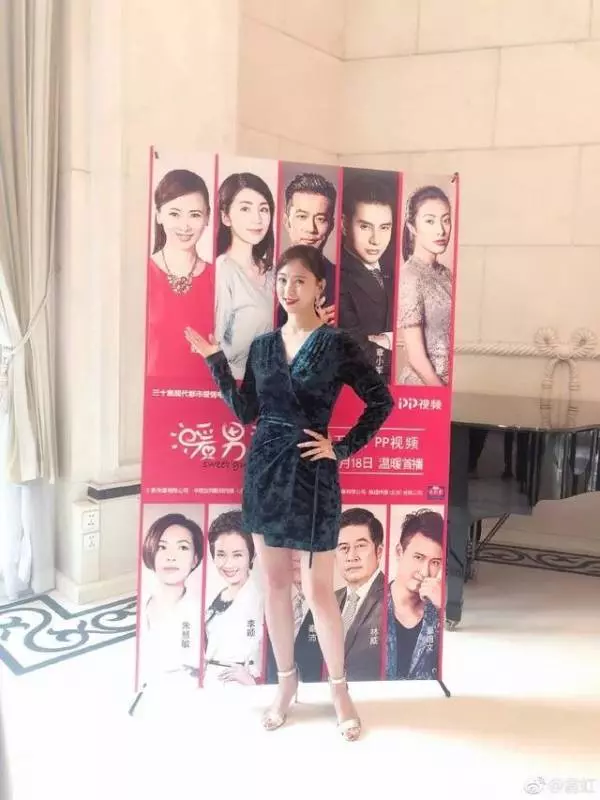 60歲翁虹近照曝光美過景甜前夫為賭場老總,11歲女兒呆萌可愛