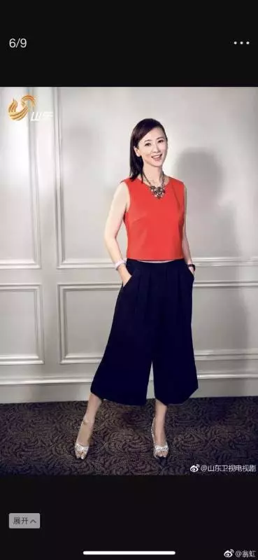 60歲翁虹近照曝光美過景甜前夫為賭場老總,11歲女兒呆萌可愛