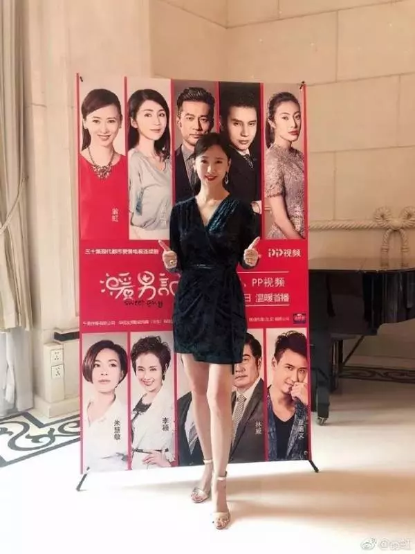 60歲翁虹近照曝光美過景甜前夫為賭場老總,11歲女兒呆萌可愛