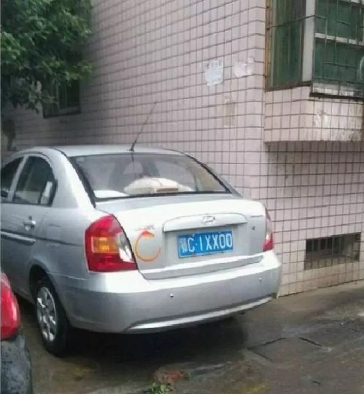 超扯「女車主」拿到新車牌後,車牌號碼讓她「害羞」尷尬,都不想掛車牌了