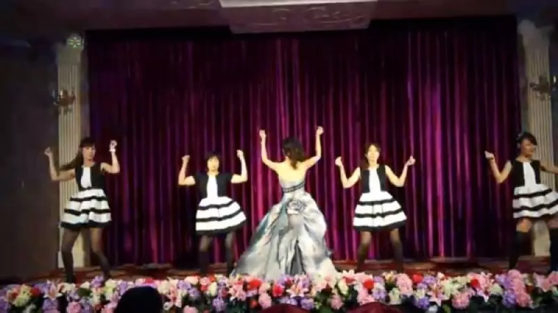 公婆也來湊一咖婚禮上婆婆「穿短裙」和新娘辣跳魔性舞 下一秒公公帥氣加入網贊:史上最潮婚禮
