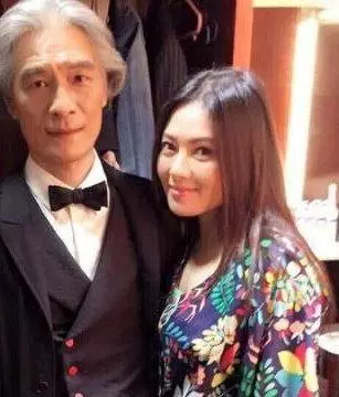 52歲李麗珍和20歲女兒近照被拍到,竟然比媽咪還漂亮,怪不得被網友稱為「最美星二代」