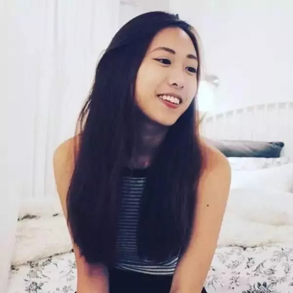52歲李麗珍和20歲女兒近照被拍到,竟然比媽咪還漂亮,怪不得被網友稱為「最美星二代」