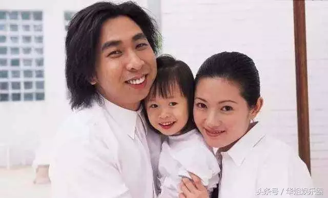 52歲李麗珍和20歲女兒近照被拍到,竟然比媽咪還漂亮,怪不得被網友稱為「最美星二代」