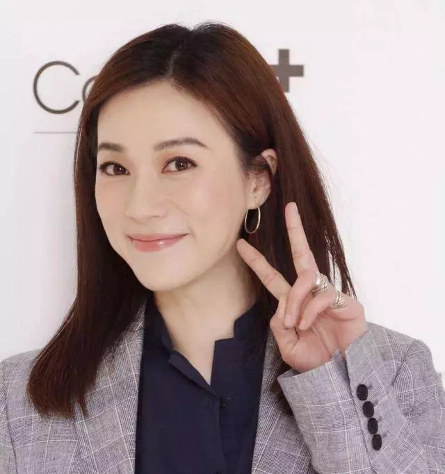 48歲張可頤近照似少女,當紅患病隱退, 現主演劉德華監製港劇