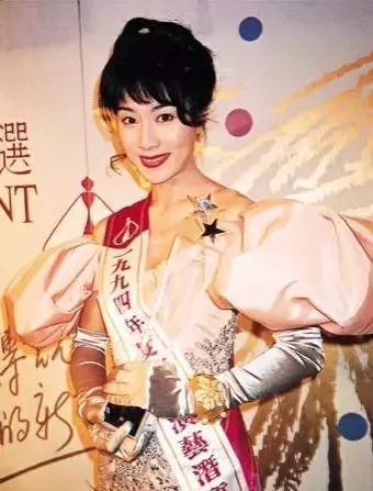 48歲張可頤近照似少女,當紅患病隱退, 現主演劉德華監製港劇
