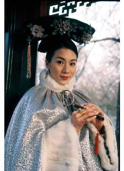 48歲張可頤近照似少女,當紅患病隱退, 現主演劉德華監製港劇