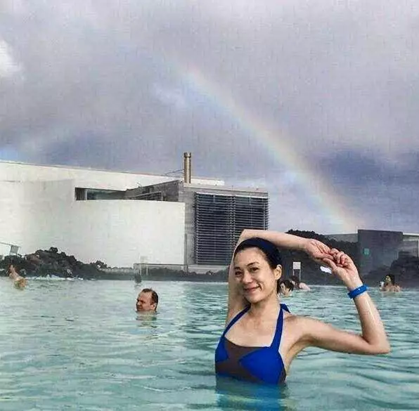 48歲張可頤近照似少女,當紅患病隱退, 現主演劉德華監製港劇