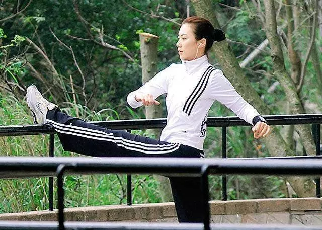 48歲張可頤近照似少女,當紅患病隱退, 現主演劉德華監製港劇