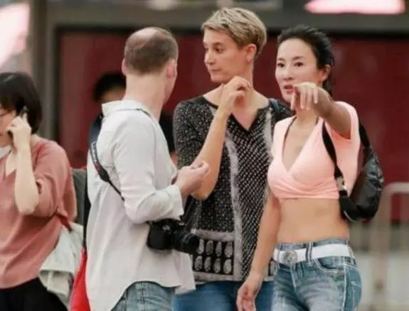 這位才是真正的凍齡美女,看得出來她50歲了嗎,趙雅芝劉曉慶在她面前都服輸了 -