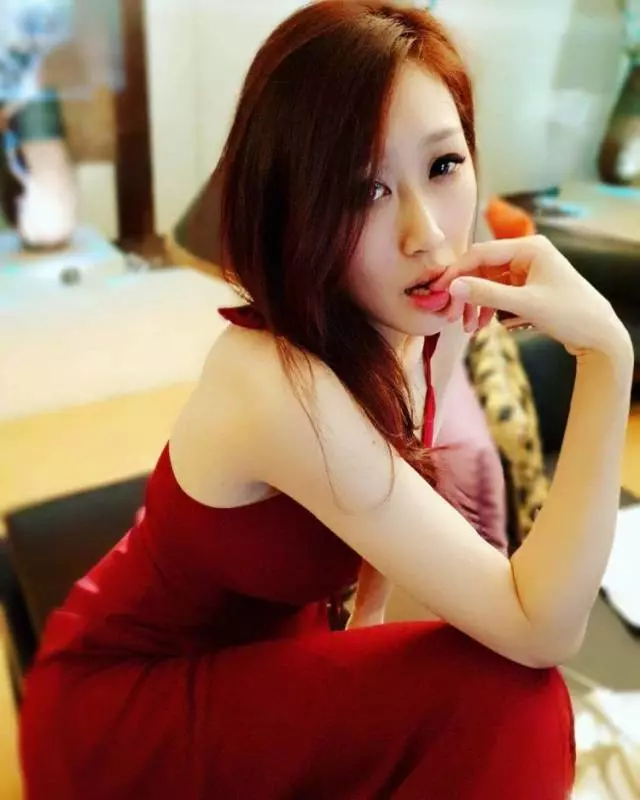 求神超正理專去銀行辦事「拍到美麗風景」終於神到傳送門:私照一張比一張正