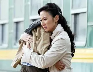 父母離婚,我選擇脾氣暴躁的父親,偷聽到他們的談話,我明白了