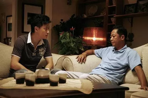 小舅子結婚我給2萬,手機一震,我高興添3萬,丈母娘和我媽都傻眼