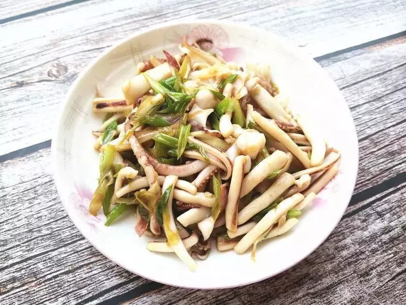 | 蔥爆魷魚 |炒魷魚是有竅門的,這樣炒又鮮又嫩,不會嚼不動