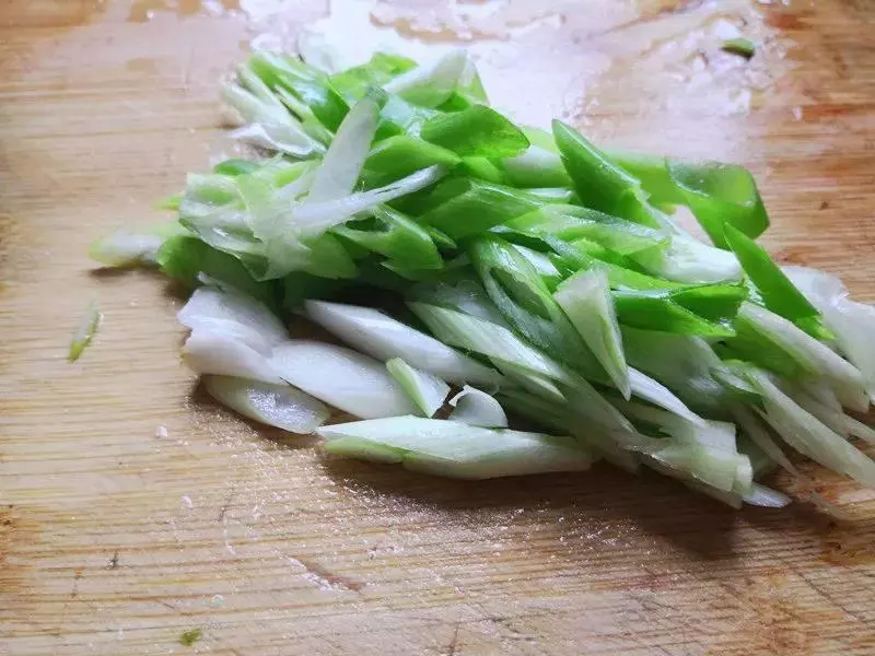| 蔥爆魷魚 |炒魷魚是有竅門的,這樣炒又鮮又嫩,不會嚼不動