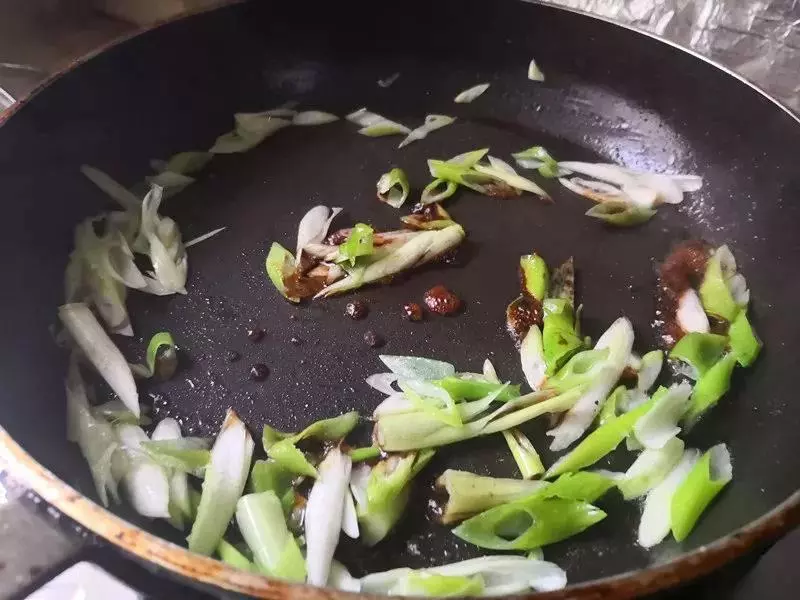 | 蔥爆魷魚 |炒魷魚是有竅門的,這樣炒又鮮又嫩,不會嚼不動