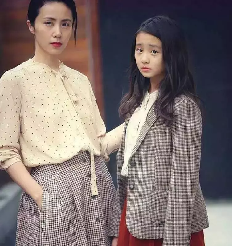 孫莉曬與女兒合照,多多越長越像媽媽,網友:姐妹花的自拍