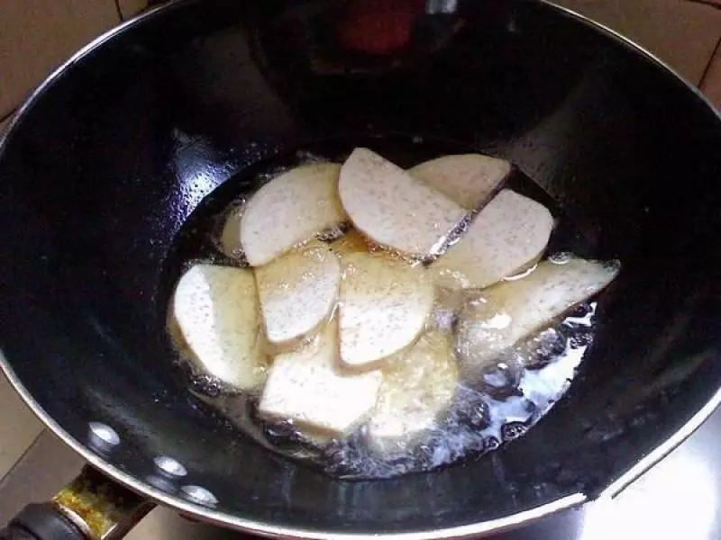五花肉別炒著吃,試試香芋蒸扣肉,上菜5分鐘就吃完了