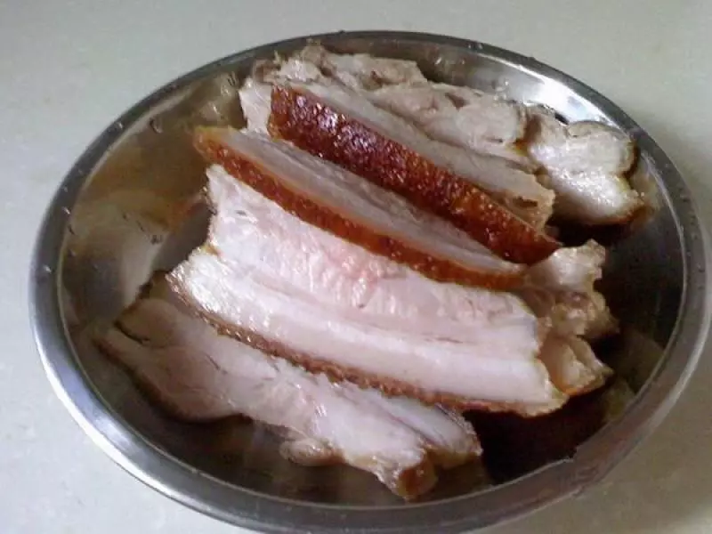 五花肉別炒著吃,試試香芋蒸扣肉,上菜5分鐘就吃完了