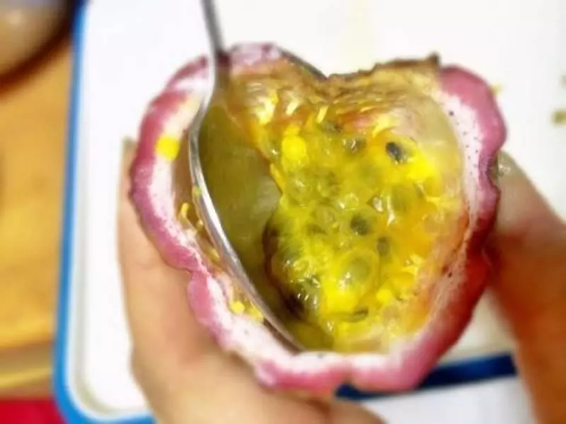 百香果號稱百種味道營養高,秋天用百香果泡水,身體收穫4個好處