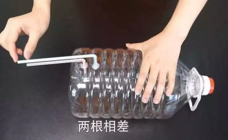 空寶特瓶不要仍插上2跟吸管「省錢又實用」 超猛用途鄰居看了紛紛效仿