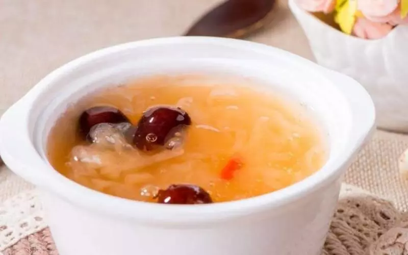 煮銀耳湯時,只需要多加這1步不僅40分鐘能出膠,而且還很黏稠