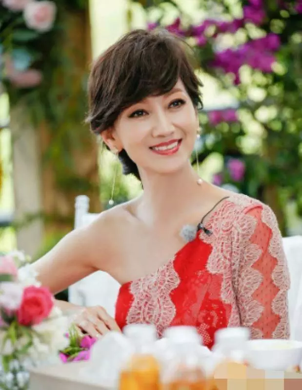 趙雅芝與郭晶晶婆婆同框, 輸的一敗塗地網友: 不愧是億萬富婆 -