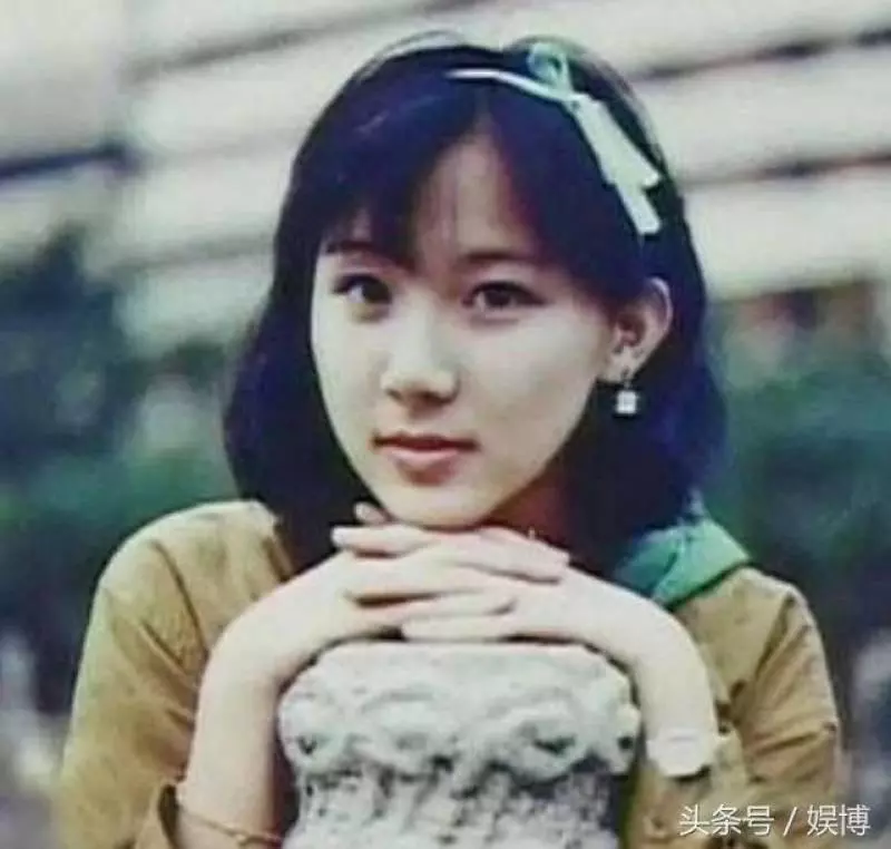 盤點女神年輕照:玉女掌門人周慧敏,台灣第一美女蕭薔,性感美艷翁虹,全都輸給了她