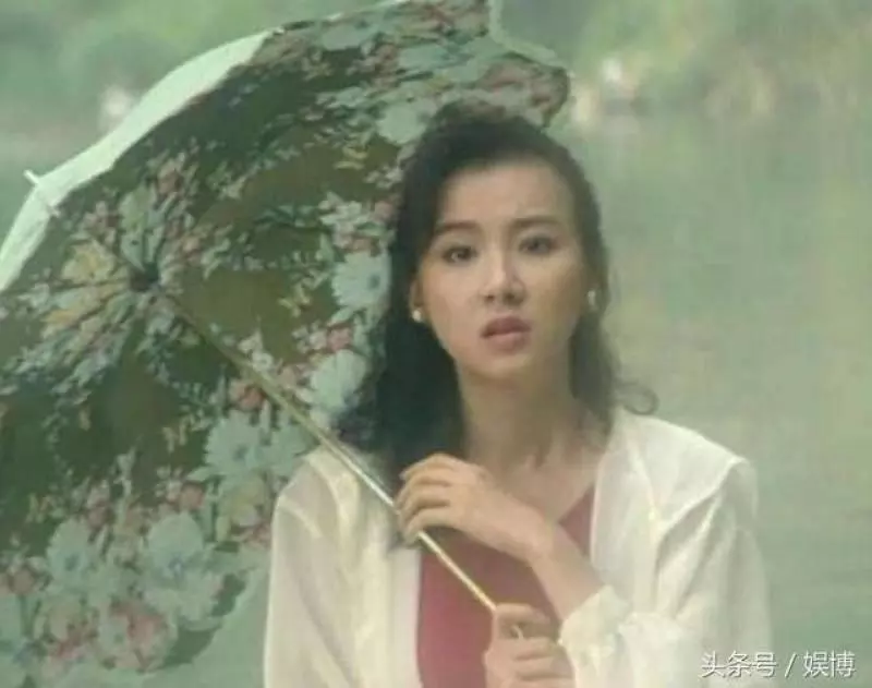 盤點女神年輕照:玉女掌門人周慧敏,台灣第一美女蕭薔,性感美艷翁虹,全都輸給了她