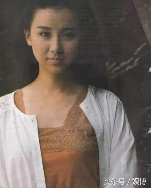 盤點女神年輕照:玉女掌門人周慧敏,台灣第一美女蕭薔,性感美艷翁虹,全都輸給了她