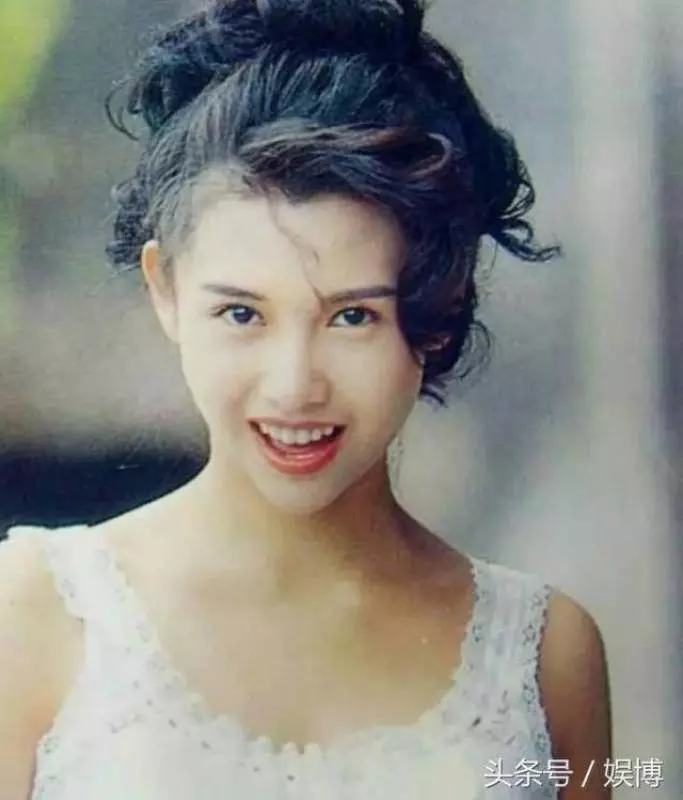 盤點女神年輕照:玉女掌門人周慧敏,台灣第一美女蕭薔,性感美艷翁虹,全都輸給了她